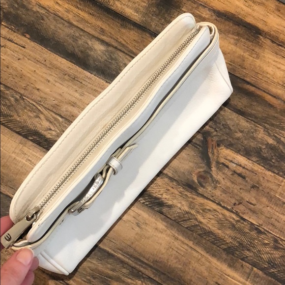 White leather clutch - Picture 2 of 6